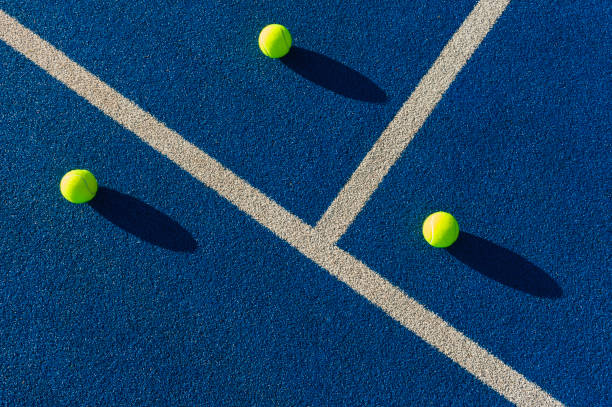 Quels équipements sont indispensables pour installer un terrain de tennis complet et fonctionnel ?